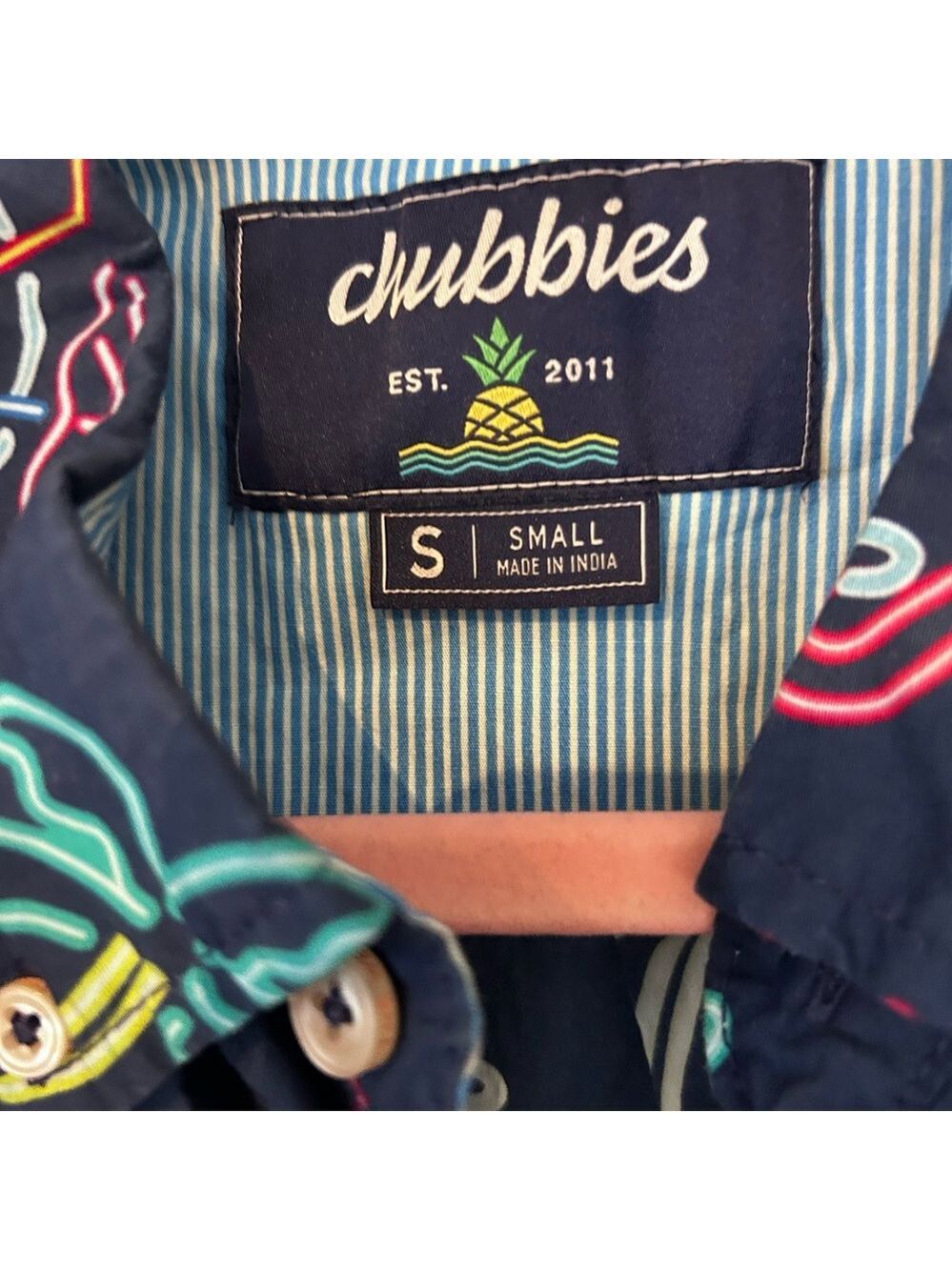 chubbies One man, wolf pack Friday shirt | Small - Picture 7 of 7